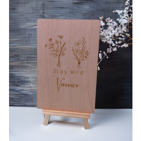 Personalisierte Grußkarte aus Holz | Stay Wild Blumenmotiv