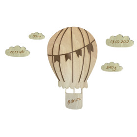 Personalisierter Heißluftballon mit Wolken aus Holz